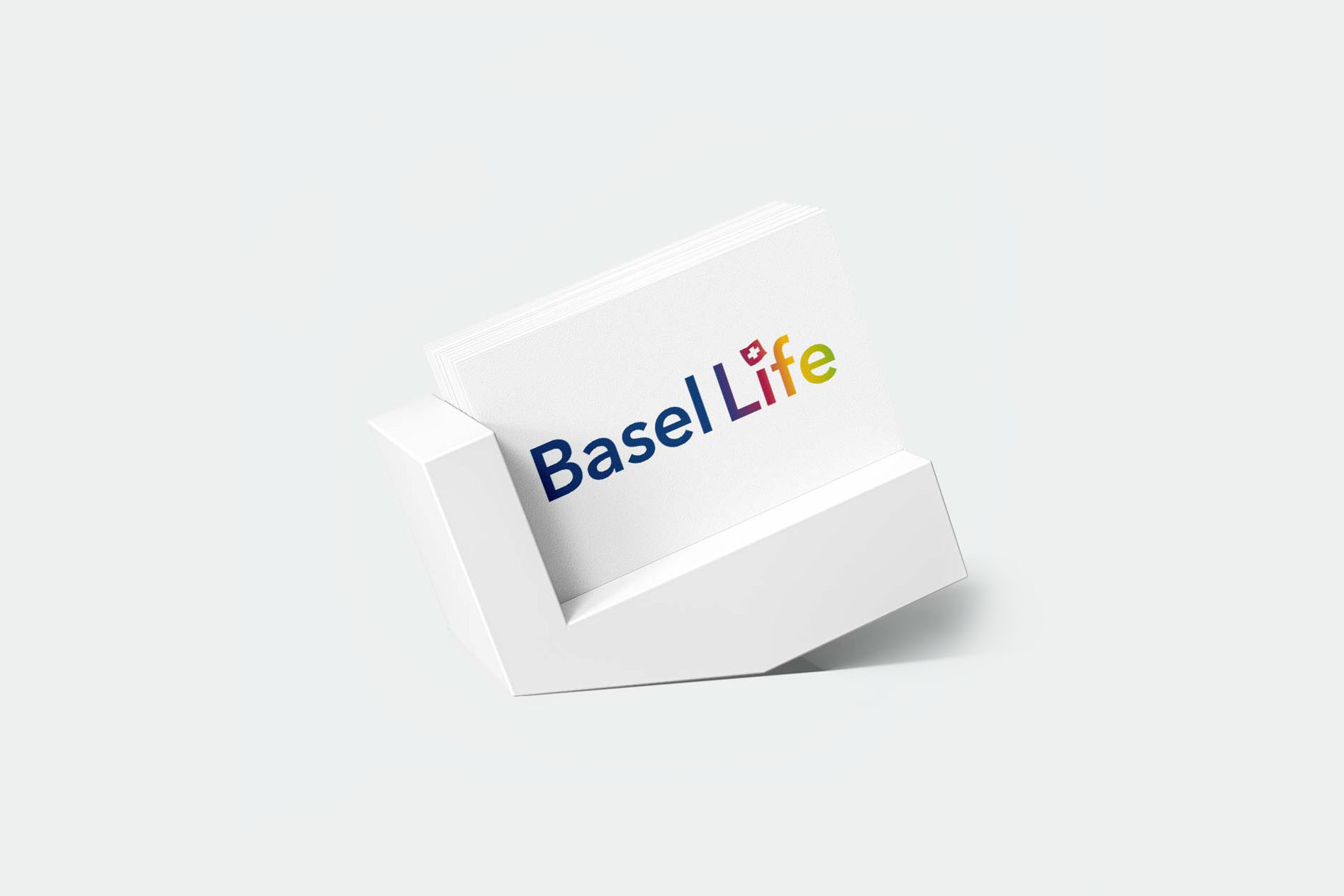 Visitenkarten mit dem Basel Life Logo auf weissem Hintergrund