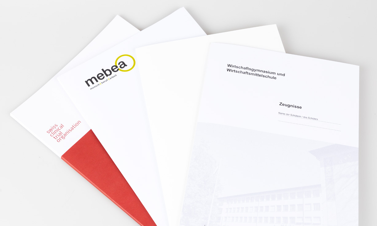 Mehrere Garnituren übereinander gelegt.